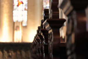 Gottesdienst Baenke gemeinfrei pixabay pfarrbriefservice