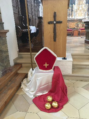 Binswangen Nikolaus Attribute.JPG