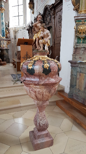 Taufbecken Bi repariert