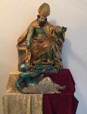 Martinsfigur Pfarrhaus.JPG